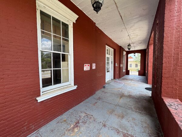 Historic Courthouse exterior photo 01