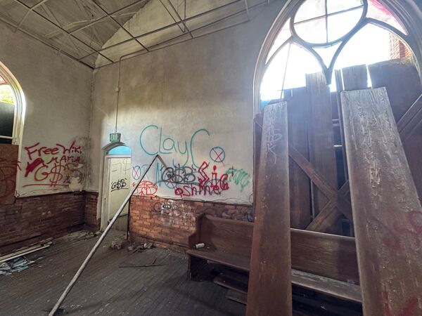 Heck Chapel interior photo 07