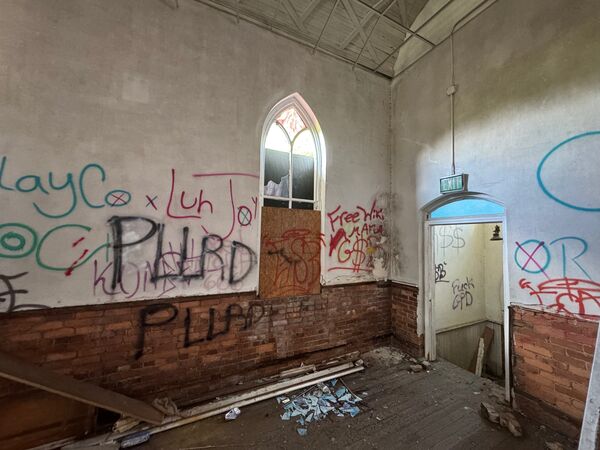 Heck Chapel interior photo 08