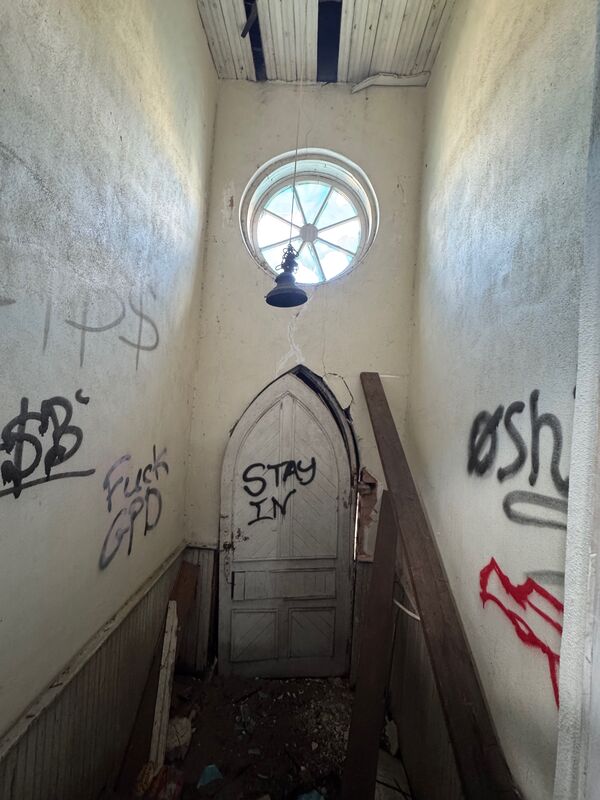 Heck Chapel interior photo 10