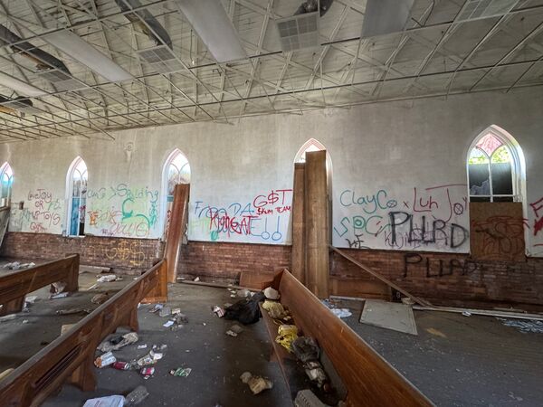Heck Chapel interior photo 12