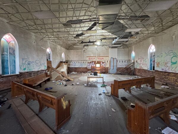 Heck Chapel interior photo 15
